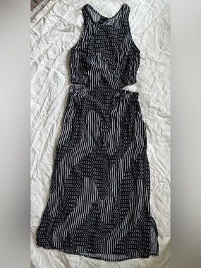 ELSE Black & White Geometric Stripe Midi Dress